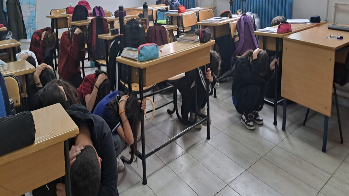 ULUSLARARASI AFET RİSKLERİNİN AZALTILMASI GÜNÜ KAPSAMINDA TAHLİYE TATBİKATI YAPTIK